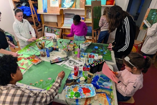 >Cours arts plastiques : dessin, peinture enfants